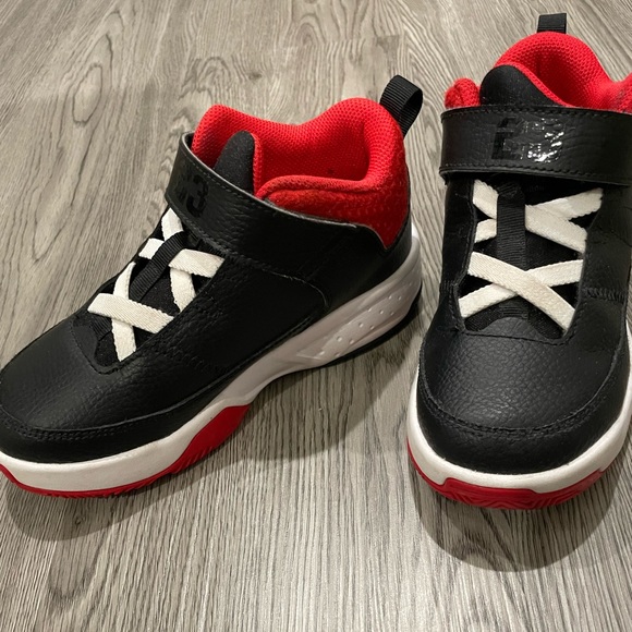 Jordan’s 23 (kids) - Picture 4 of 8